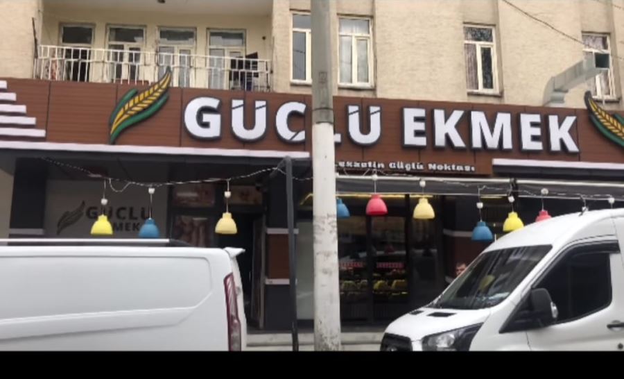 DEPREMZEDE ARKADAŞLAR İÇİN GÜNDELİK EKMEK DAĞITIMI