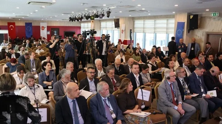 GAZETECİLİĞİN DÖNÜŞÜMÜ VE ARAYIŞLAR KONFERANSI ANKARADA GERÇEKLEŞTİRİLDİ