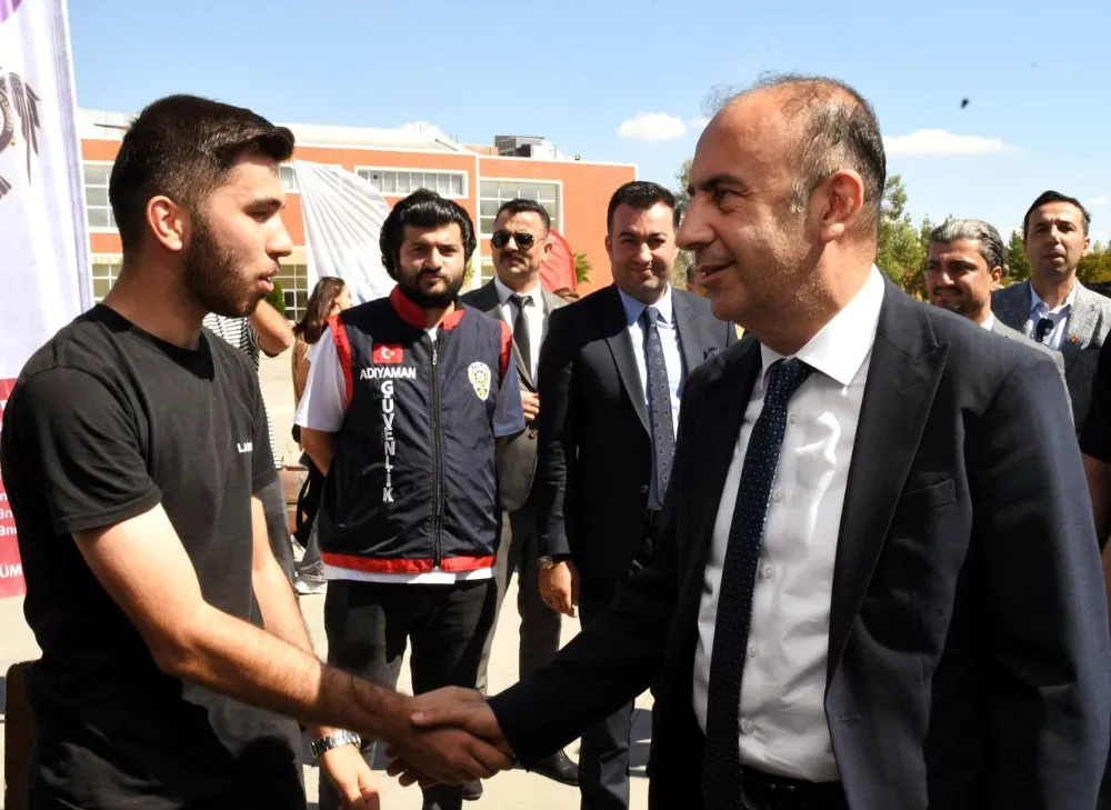 Adıyaman İl Emniyet Müdürlüğü Tarafından Adıyaman Üniversitesi Kampüsünde Bilgilendirme Standı Açıldı