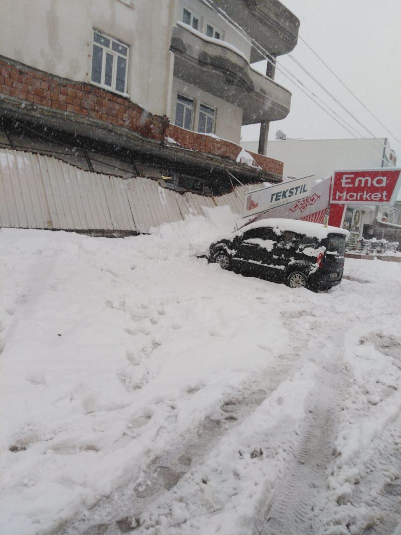 Karapınar Mahallesinde Çatılar Çöktü