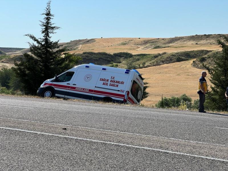 KÂHTA DEVLET HASTANESİ AMBULANSI ŞAREMPOLE GİRDİ