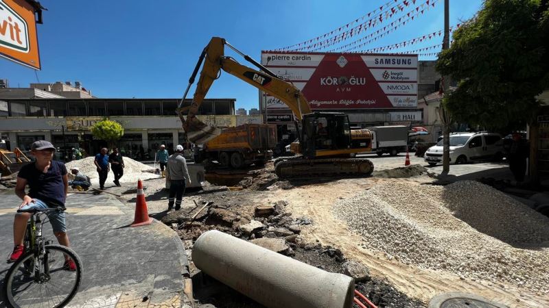 Cumhuriyet Caddesi nde Altyapı Çalışması