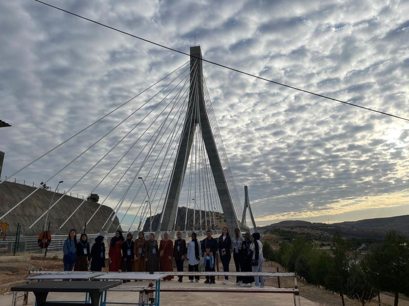 Adıyaman Belediyesi, Yabancı Öğrencileri Ağırlayıp, Şehrin Güzelliklerini Tanıttı<br>ADIYAMAN 13 FARKLI ÜLKEDE TANITILACAK