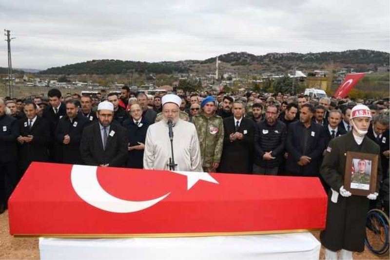 Türk Silahlı Kuvvetleri tarafından Irak’ın Kuzeyindeki PKK terör örgütü hedeflerine yönelik düzenlenen Pençe-Kilit operasyonunda bölücü terör örgütünün taciz atışı sonucu şehit olan Piyade Sözleşmeli Er Mehmet Demir, ilimiz Besn