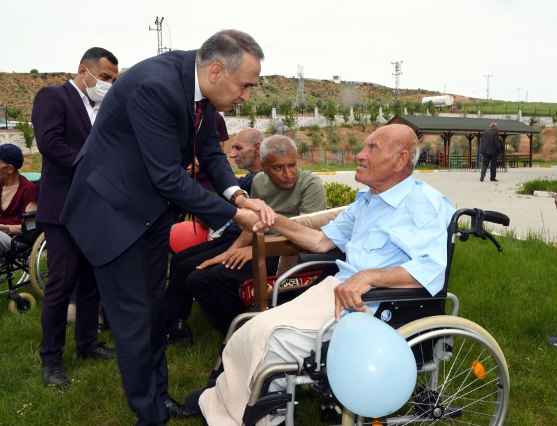 ADIYAMAN VALİSİ MAHMUT ÇUHADAR’IN; 3 ARALIK “DÜNYA ENGELLİLER GÜNÜ” MESAJI